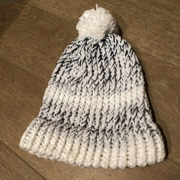 Hand Crafted Neutral Cozy Knit Toque with Pom-Pom in White + Grey Size OS - Picture 4 of 6